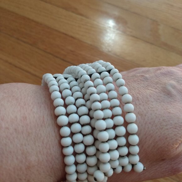 Vintage White Milk Glass Bracelet Beaded Wrap Cuff Expandable MCM Rockabilly Ret - Picture 3 of 7